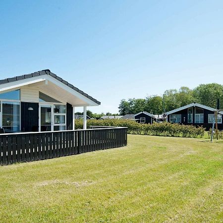 Three-Bedroom Holiday Home In Juelsminde 18 Sonderby  Екстер'єр фото