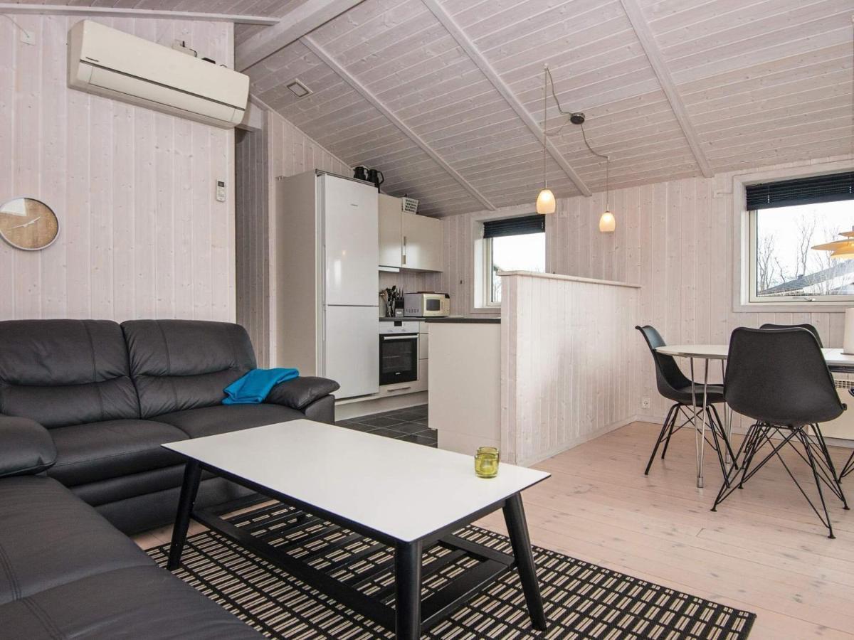 Three-Bedroom Holiday Home In Juelsminde 18 Sonderby  Екстер'єр фото