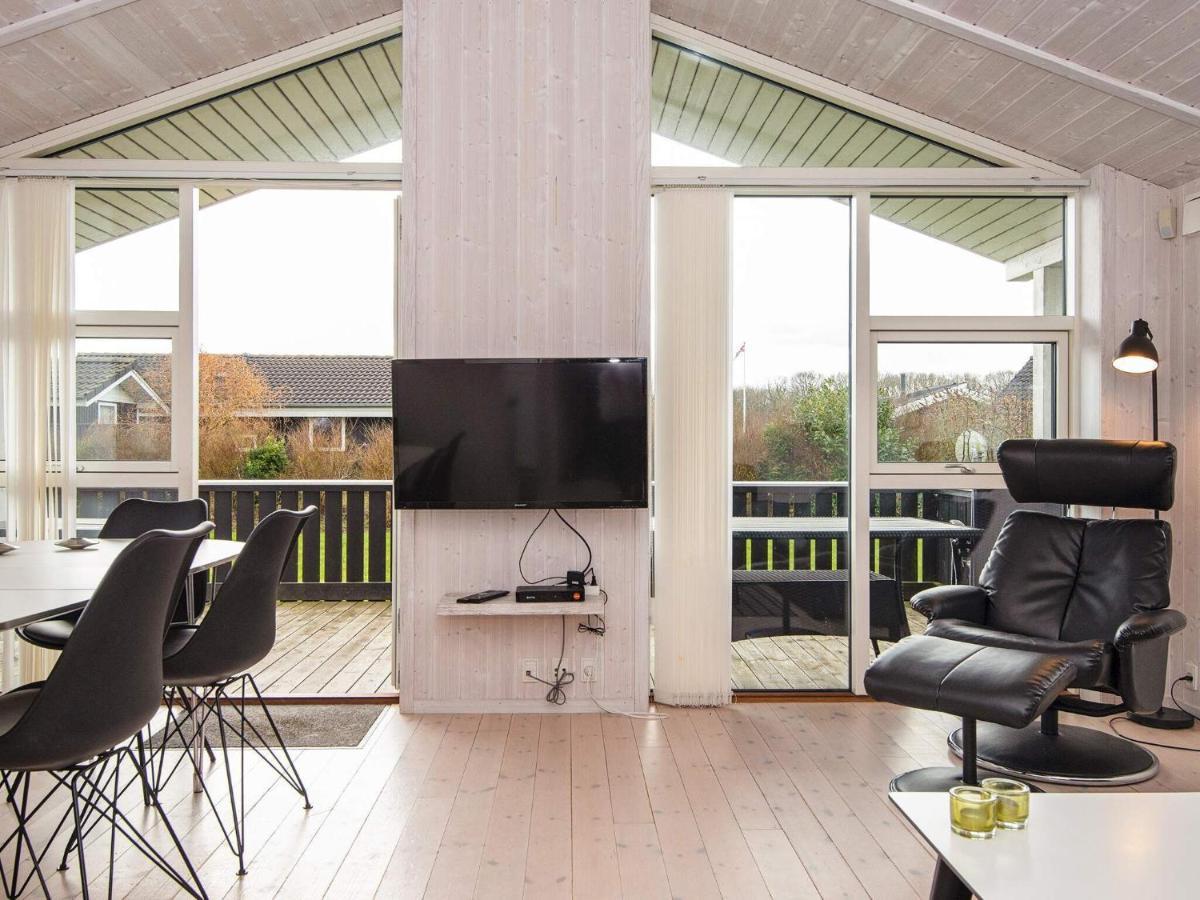 Three-Bedroom Holiday Home In Juelsminde 18 Sonderby  Екстер'єр фото