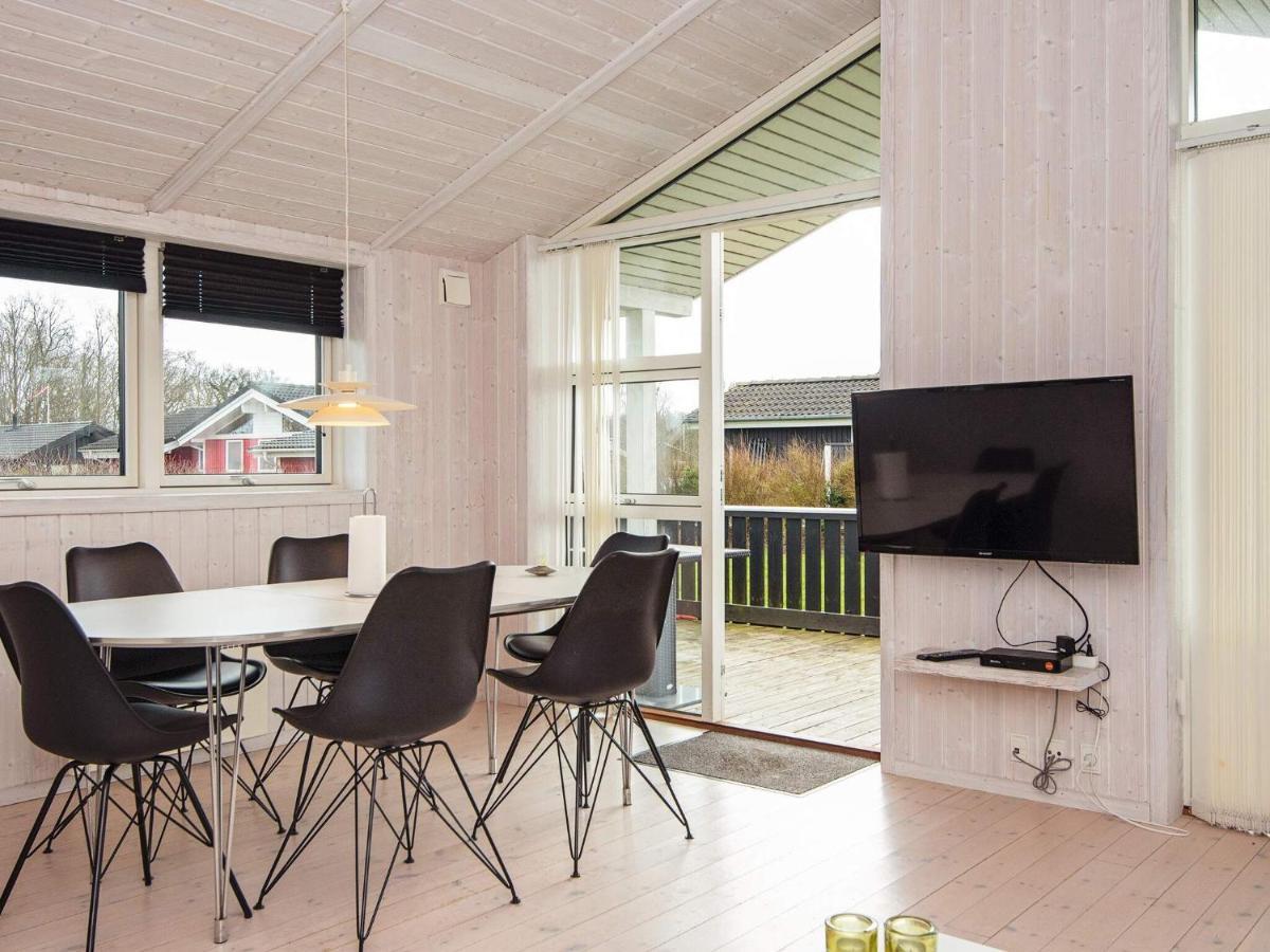 Three-Bedroom Holiday Home In Juelsminde 18 Sonderby  Екстер'єр фото