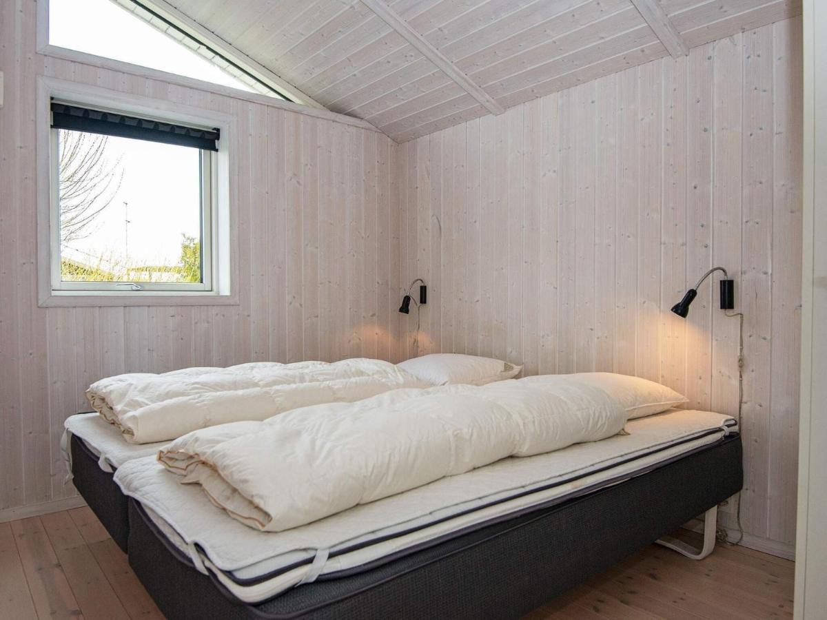 Three-Bedroom Holiday Home In Juelsminde 18 Sonderby  Екстер'єр фото
